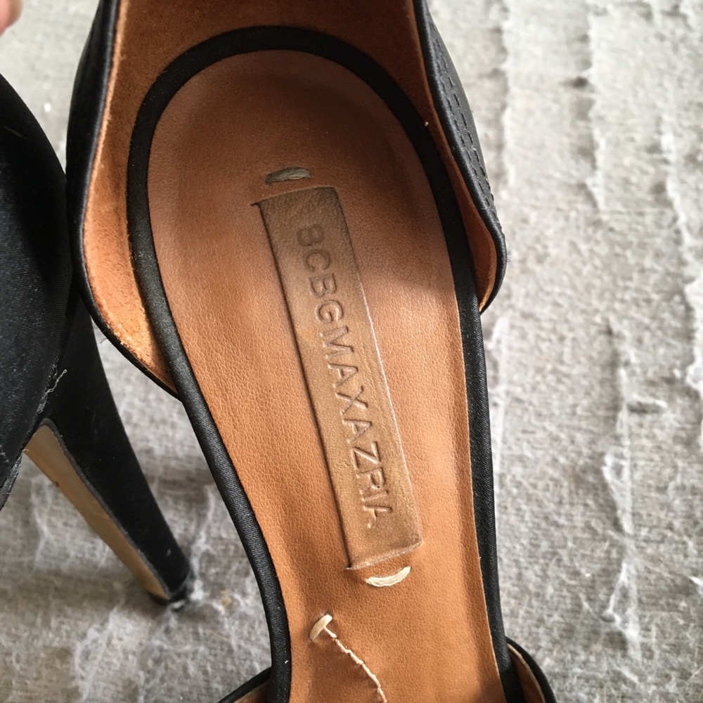 BCBG  black satin pumps Sz 6 - Picture 3 of 4